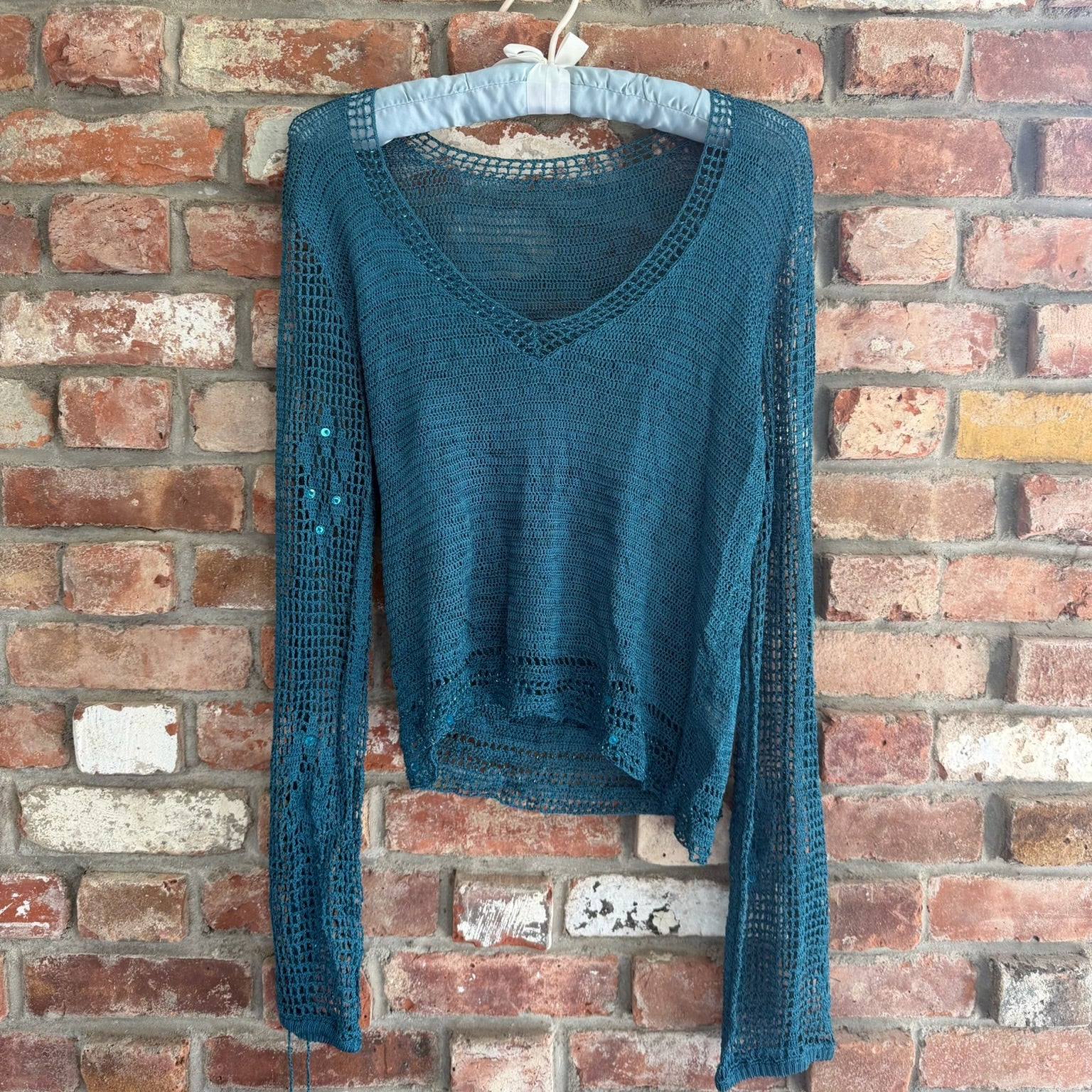 Late 1990s to Early 2000s Open Crochet V-neck Sweater